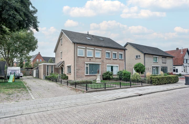 Wethouder Bruensstraat 23 in Deest foto