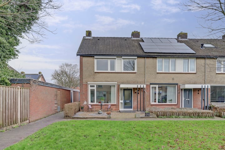 Wethouder de Joodestraat 43 in Woudrichem foto
