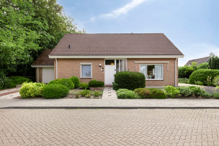 Wethouder Dekkerstraat 1 in Brouwershaven foto