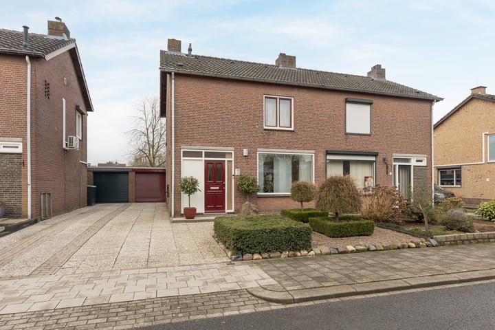 Wethouder Gijsenstraat 10 in Buchten foto