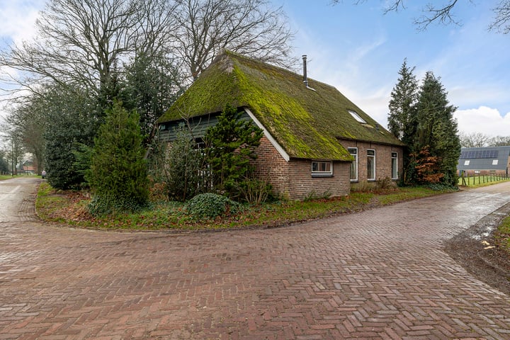 Wethouder H Euvingstraat 2 in Gees foto