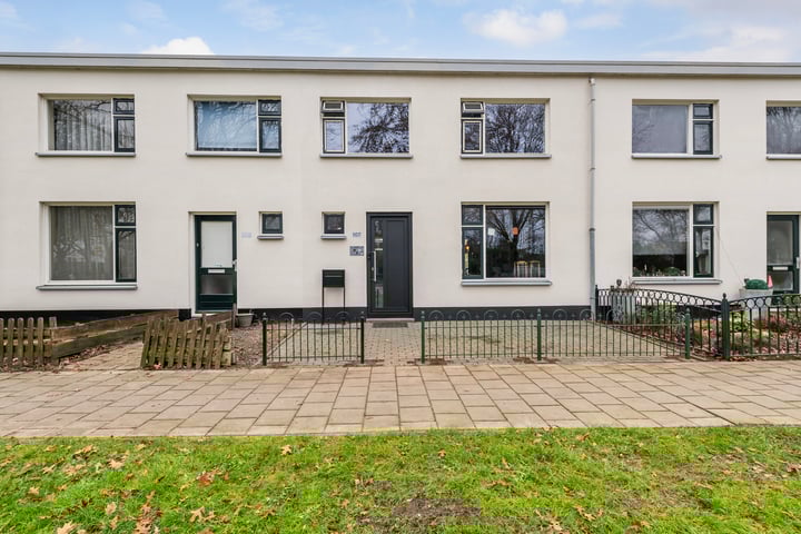Wethouder Kampstraat 107 in Hengelo foto