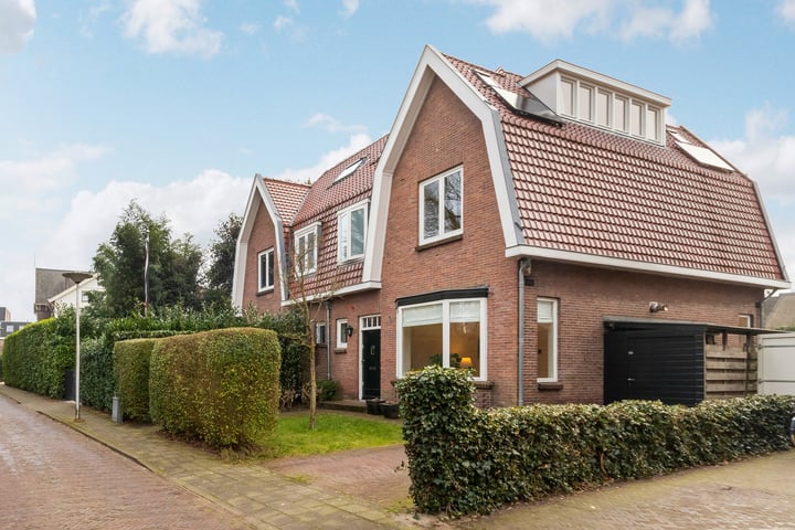 Wethouder Königlaan 6 in Naarden foto