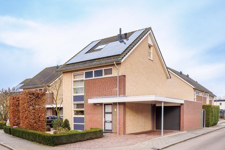 Wethouder van Beuningenstraat 18e in Winssen foto