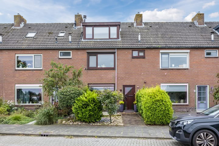 Wethouder van Damlaan 10 in Wilnis foto