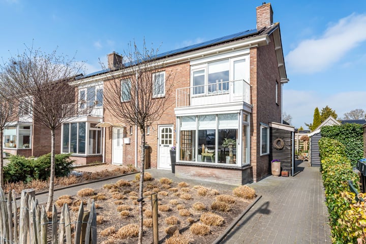Wethouder van den Bergplantsoen 13 in Roden