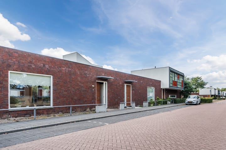 Wethouder van den Eijndenstraat 36 in Geldrop foto