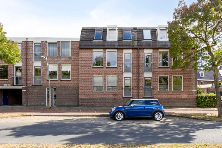 Wethouder van Eschstraat 324 in Oss foto