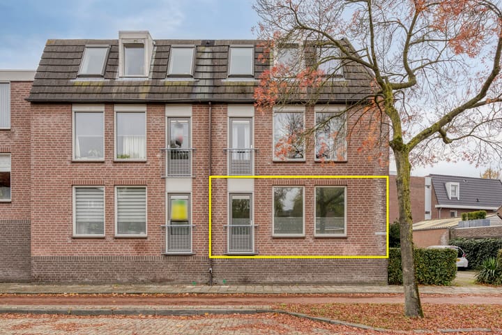 Wethouder van Eschstraat 330 in Oss foto