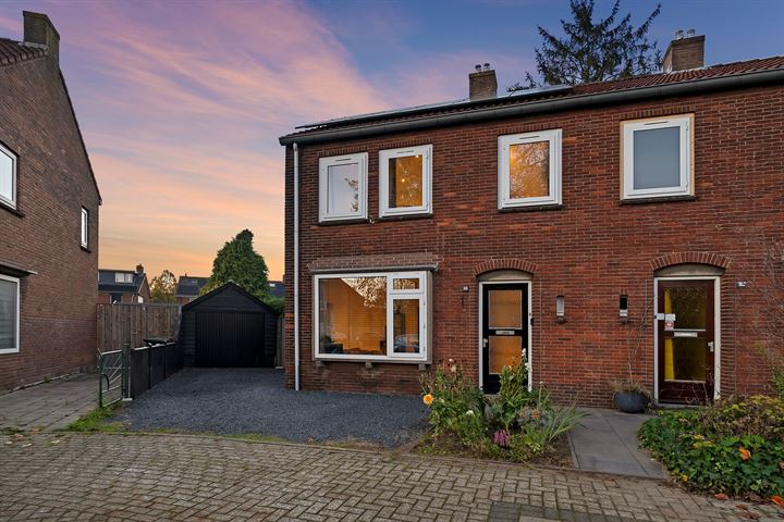Wethouder Voogdgeertstraat 88 in Hengelo foto