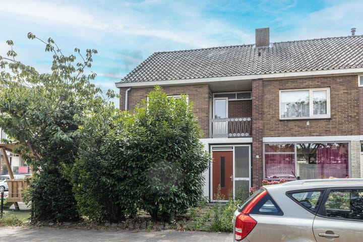 Wezerstraat 2 in Heemskerk foto