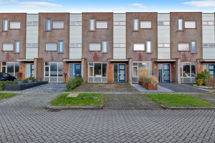 Wiardaplantage 36 in Leeuwarden foto