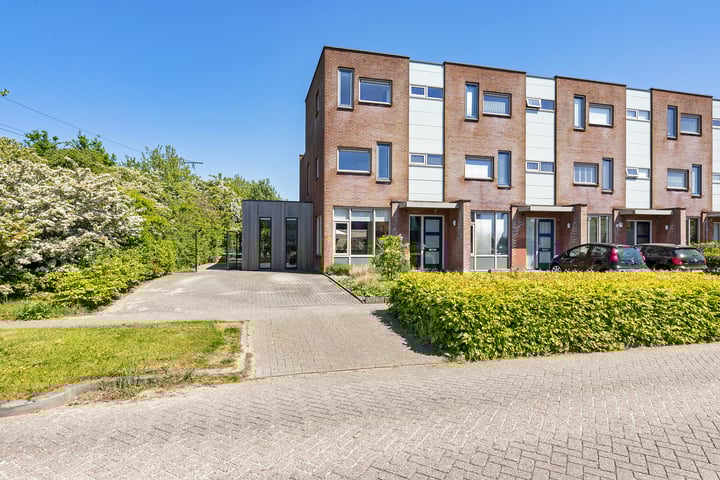 Wiardaplantage 46 in Leeuwarden foto
