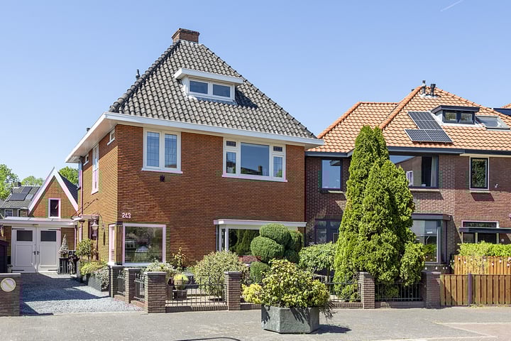 Wijkerstraatweg 243 in Velsen-Noord foto