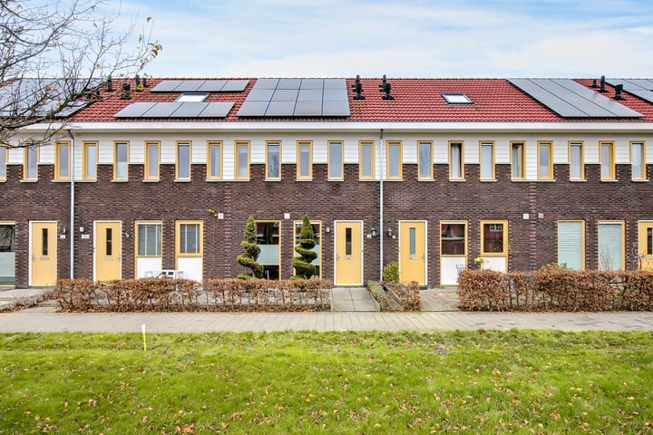 Wijngaard 18 in Dronten foto