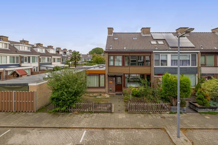 Wijnruitstraat 28 in Hoogvliet Rotterdam