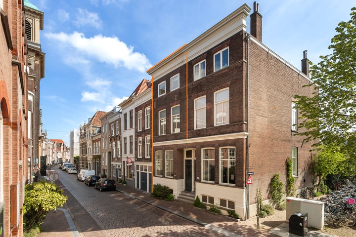 Wijnstraat 120 in Dordrecht foto