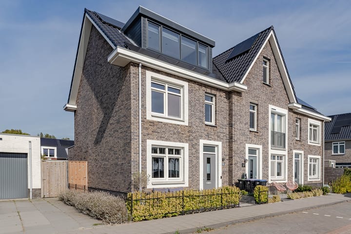 Wilgenroos 49 in Hazerswoude-Dorp foto