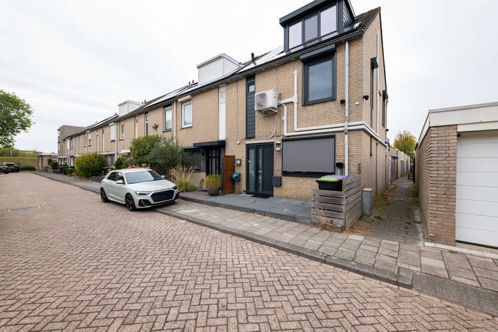 Wilhelmina Hofman-Pootstraat 38 in Spijkenisse foto