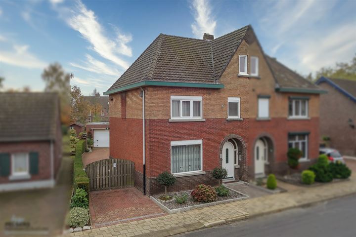 Wilhelminalaan 19 in Reuver foto