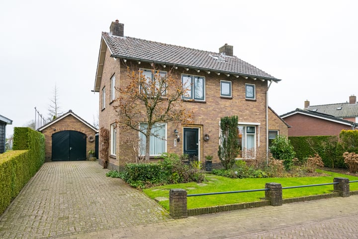 Wilhelminalaan 2 in Hengelo (Gld) foto