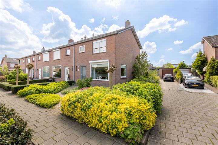 Wilhelminalaan 28 in Giessenburg foto