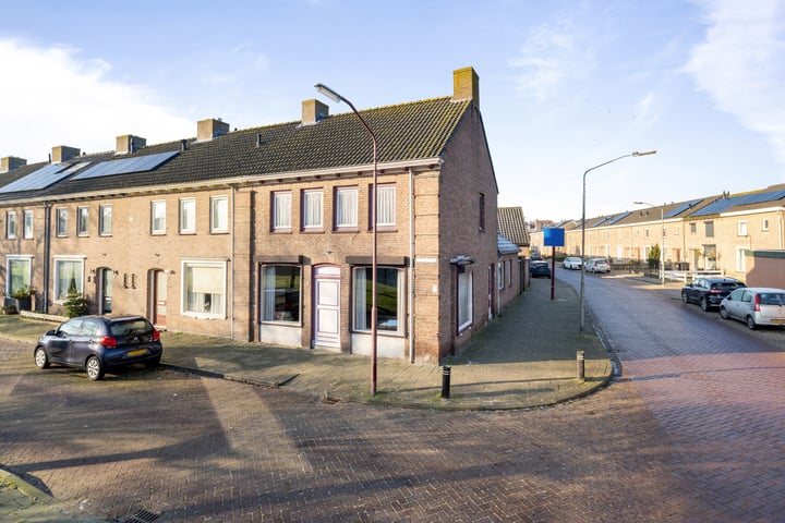 Wilhelminaplein 33 in Oudenbosch foto