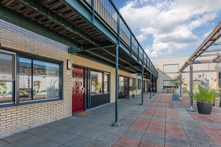 Wilhelminaplein 39 in Oud-Beijerland foto