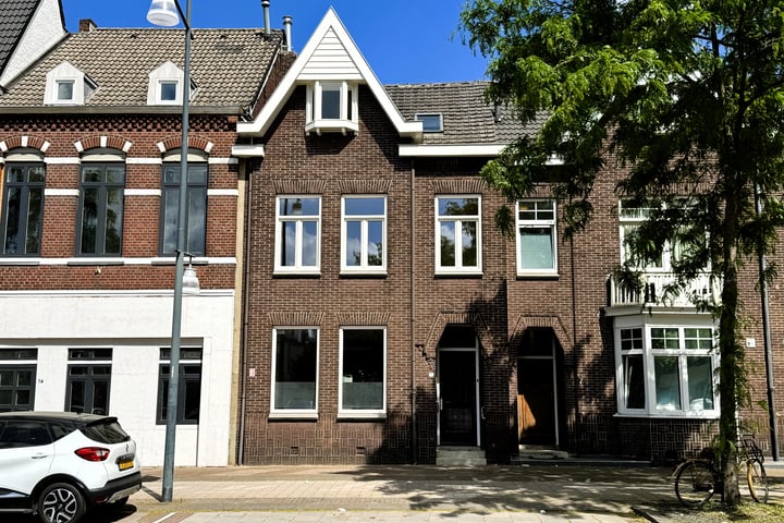 Wilhelminaplein 7A in Roermond foto