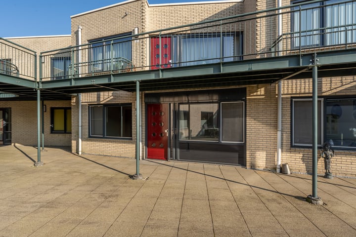 Wilhelminaplein 9 in Oud-Beijerland foto