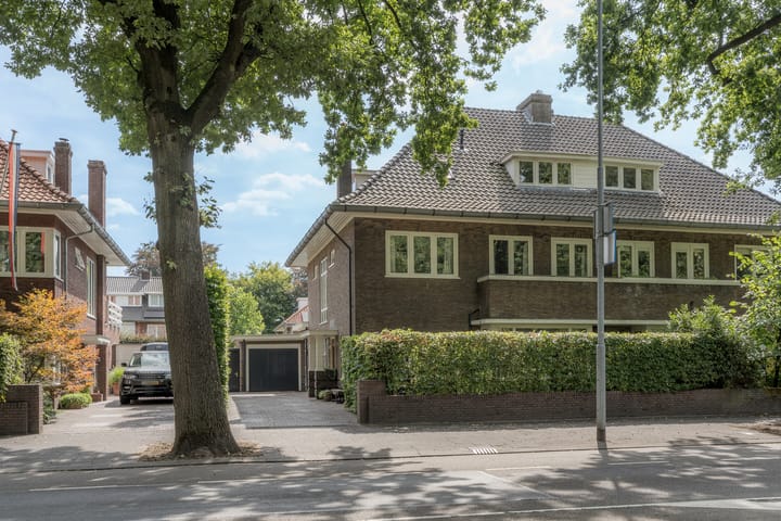 Wilhelminasingel 27 in Breda foto