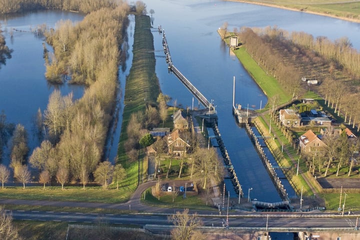 Wilhelminasluis 3 in Andel foto