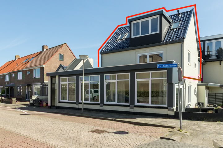 Wilhelminastraat 114f in Egmond aan Zee foto