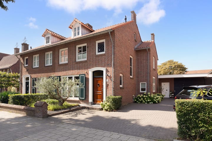 Wilhelminastraat 12 in Waalwijk foto