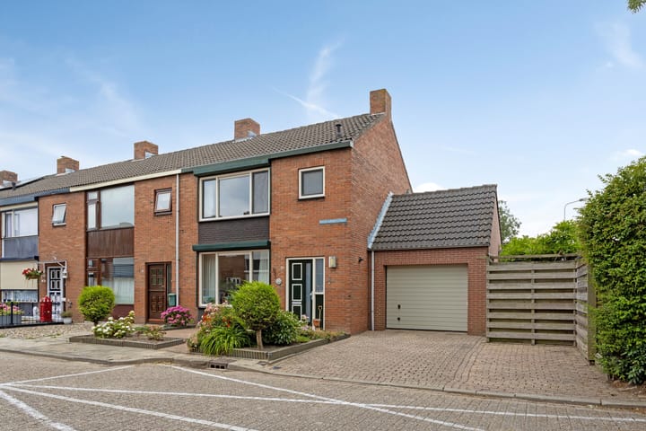 Wilhelminastraat 2 in Hoek foto