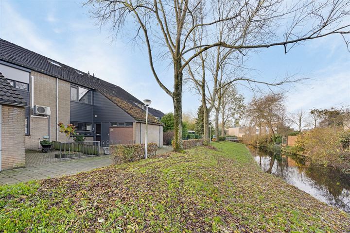 Willem-Alexanderplaats 100 in Hellevoetsluis foto