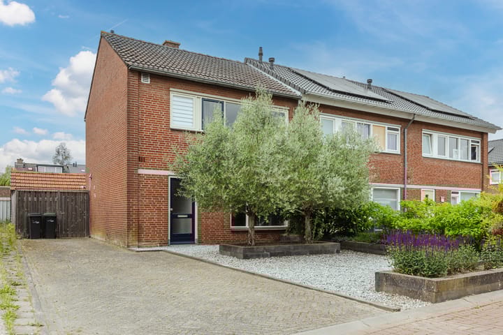 Willem Alexanderstraat 15 in Lith foto