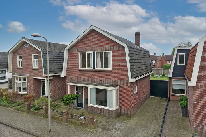 Willem-Alexanderweg 15 in Delden