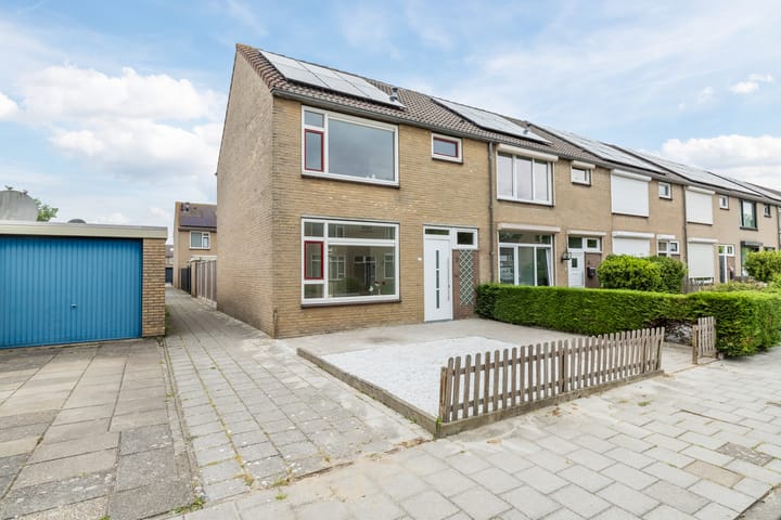 Willem Barentszstraat 2 in Terneuzen foto