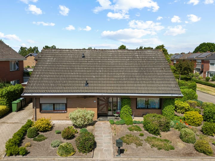 Willem Grolstraat 122 in Emmen foto