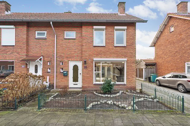 Willem Kloosstraat 24 in Almelo foto