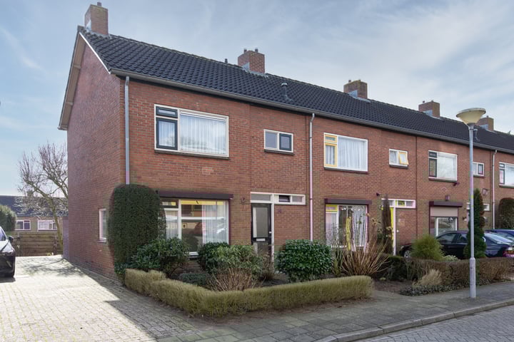 Willem van den Berghstraat 14 in 's-Heerenberg foto