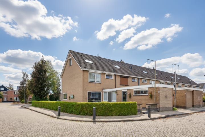 Willem van Nieuwenhovenstraat 13 in Volendam foto