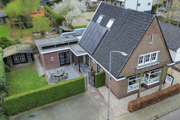 Willibrordusstraat 2 in Boven-Leeuwen foto