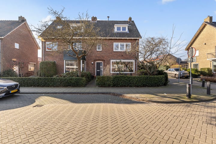 Willy Sluiterweg 10 in Zwijndrecht foto