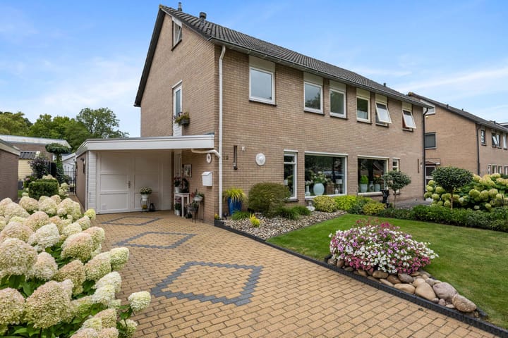 Windshoek 12 in Veendam foto