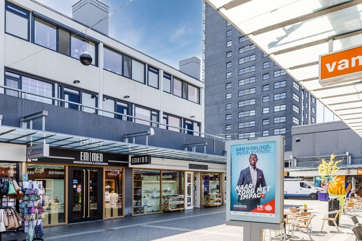 Winkelcentrum Woensel 13 in Eindhoven foto