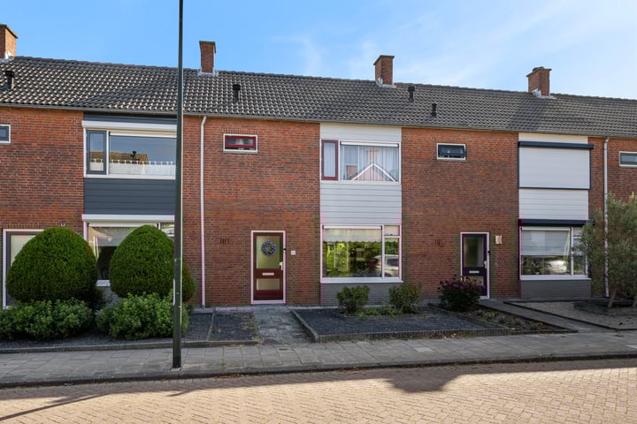 Winston Churchillstraat 22 in Sint-Maartensdijk foto