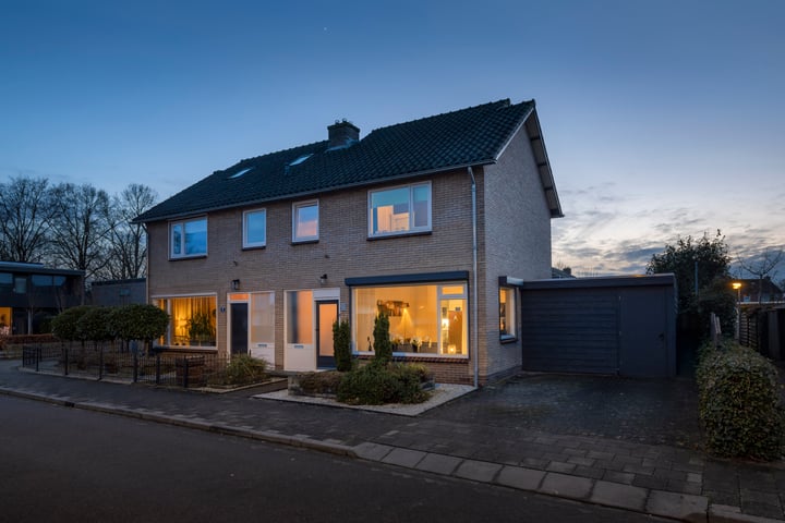 Witte de Withstraat 43 in Twello foto