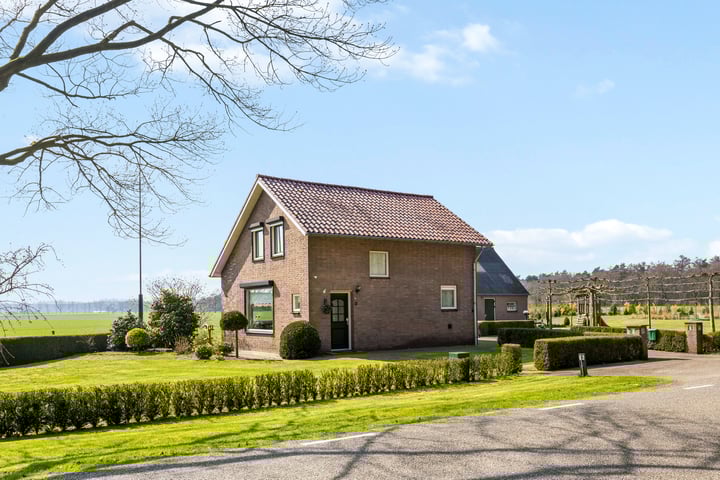 Woolsdijk 3 in Wesepe foto